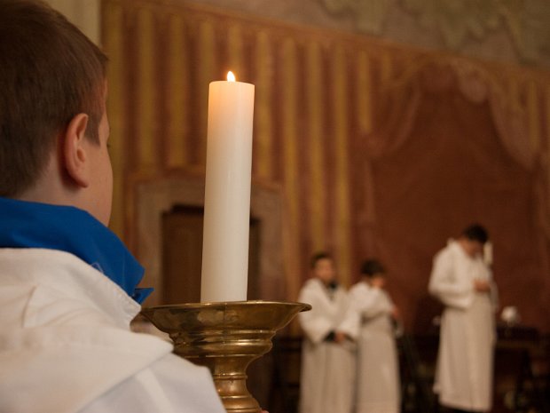MINISTRÁNS AVATÁS 2015 Budakeszi egyházközség ministránsainak avatása 2015- ben